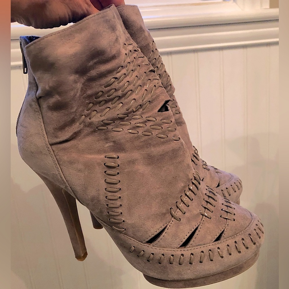 Jeffrey Campbell for Free People. S6.5. Soft, beautiful grey suede.